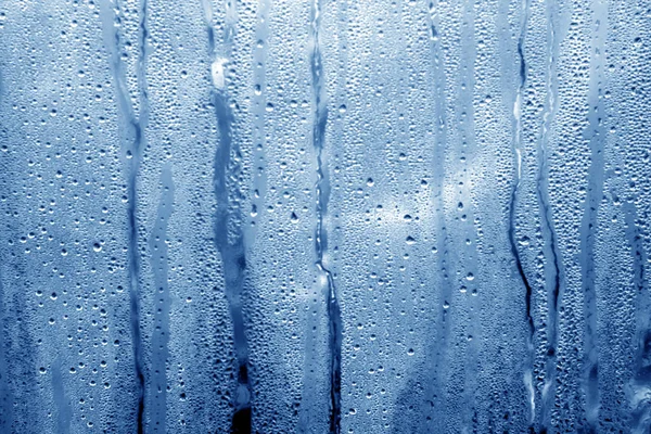 Blå tonad kondens droppar på pvc växthus — Stockfoto