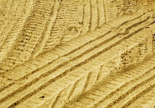 Tyre tracks on sandy road with blur effect. — Stock Photo, Image