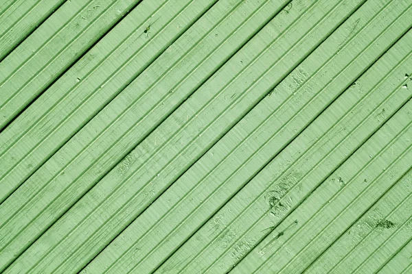 Ahşap duvar yüzeyi yeşil tonlu.