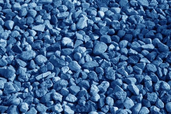 Купка каменів у темно-синьому тоні — стокове фото