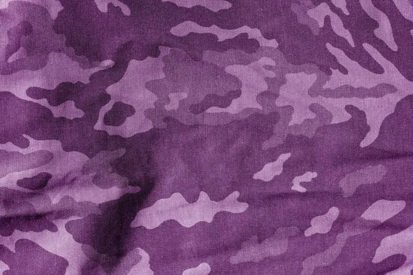 Modello uniforme militare con effetto sfocatura in tono viola . — Foto Stock