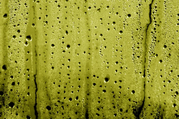 Συμπύκνωση σταγόνες σε wrap Pvc σε κίτρινο χρώμα. — Φωτογραφία Αρχείου