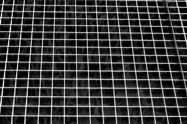 Griglia metallica in bianco e nero . — Foto Stock