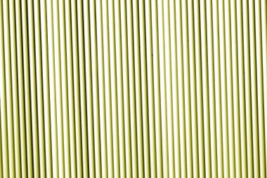 Metal duvar doku sarı tonda.