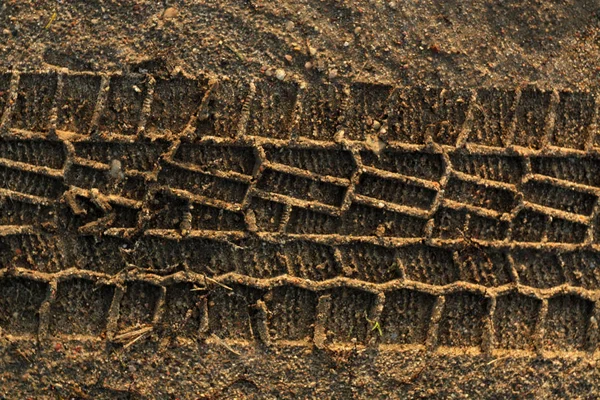 Huellas de neumáticos en la arena . —  Fotos de Stock
