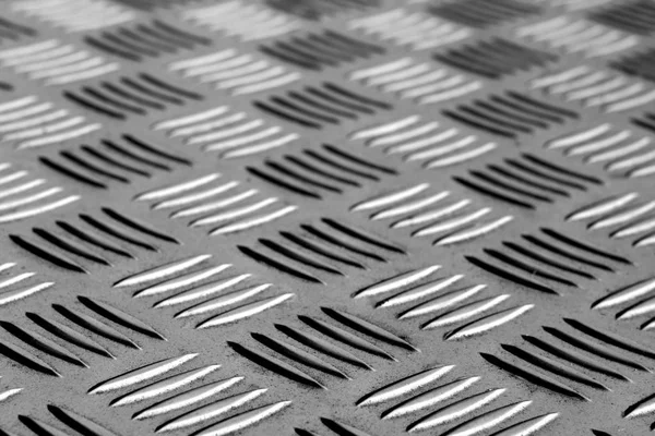 Modello di pavimento in metallo a forma di diamante con effetto sfocato in nero e — Foto Stock
