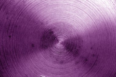 Mor tonda çizikler ile metal yüzey.