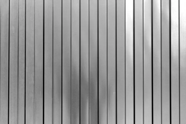 Kovový seznam nástěnná textura plotu v černé a bílé. — Stock fotografie