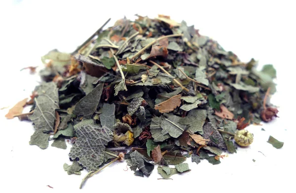 Suchý bylinný čaj izolovaný na bílém. — Stock fotografie