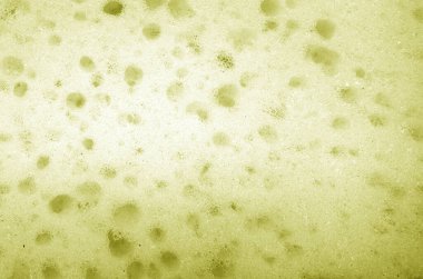 Temizleme süngeri sarı renkte kapanıyor. Tasarım için soyut arkaplan ve doku.                     