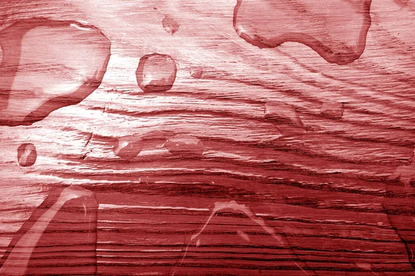 赤いトーンで木製の表面に水をドロップします 概要デザインの背景とテクスチャ — ストック写真