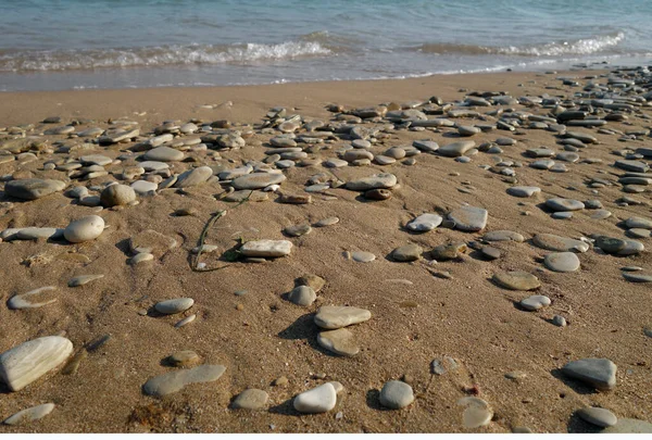 Małe Kamienie Piasek Fala Morska Sezonowe Naturalne Tło — Zdjęcie stockowe