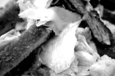 Sezaryen salatası siyah beyaz. Gıda ve malzeme arka planı.