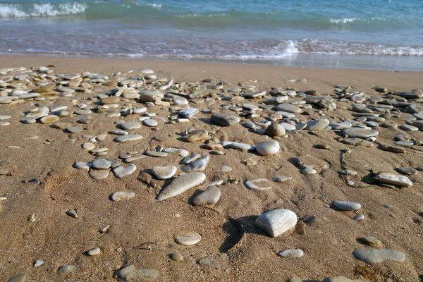 Małe Kamienie Piasek Fala Morska Sezonowe Naturalne Tło — Zdjęcie stockowe