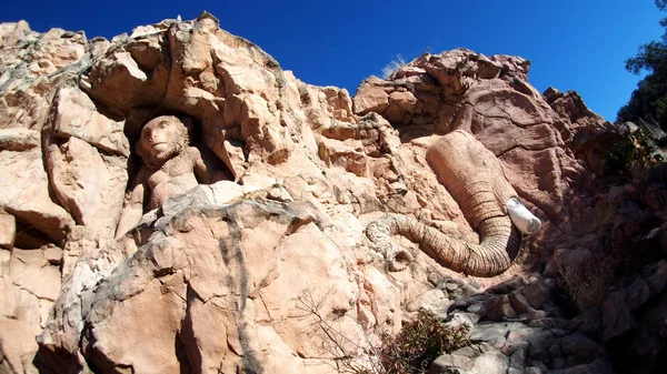 Maymun ve fil heykel zamanında köprü Sun City resort 