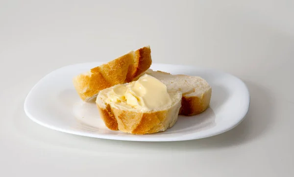 Ekmek ve tereyağı parçaları