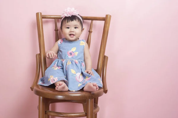 Adorabile Asiatica Bambina Ritratto Sfondo Rosa — Foto Stock