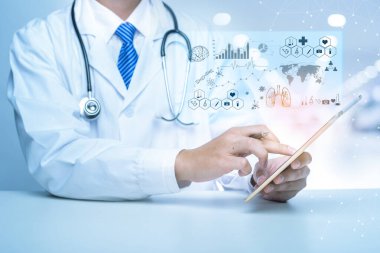 Doktor Coronavirus 'un tıbbi analitik verilerini (Covid-19), tıbbi teknoloji konseptini gösteriyor.