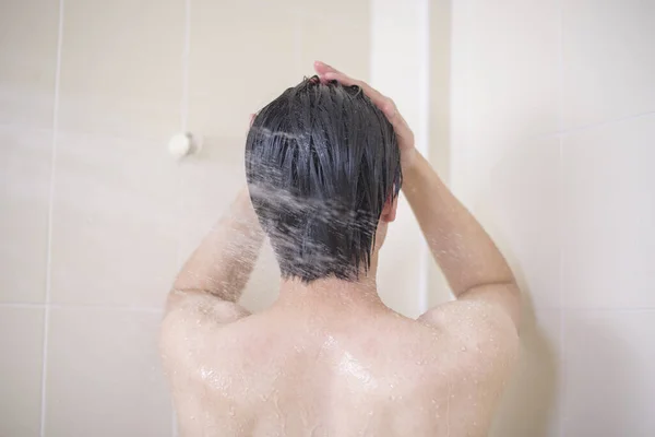 Homme Prend Une Douche — Photo