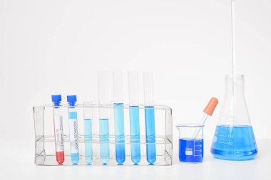 Laboratuvar geçmişi, laboratuvar camlarıyla mikroskop. 