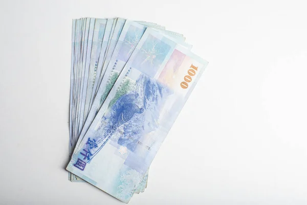 白を背景に1000新台湾ドル札 — ストック写真