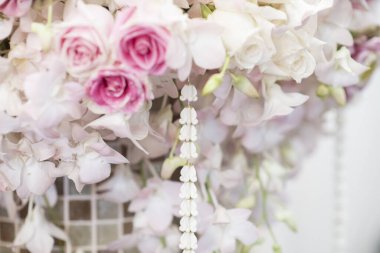 Çiçekli düğün arkaplanı ve düğün süsü