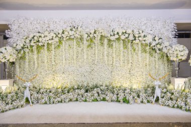 Çiçekli düğün arkaplanı ve düğün süsü