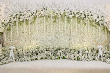 Çiçekli düğün arkaplanı ve düğün süsü