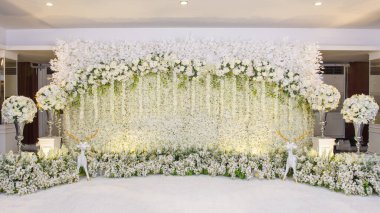 Çiçekli düğün arkaplanı ve düğün süsü