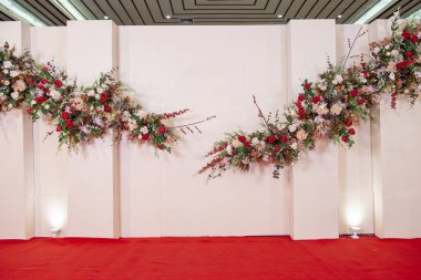 Pembe çiçek düğün süslemeleri. 