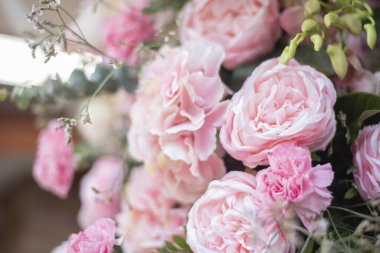 Pembe düğün çiçeği arka planı ve düğün dekorasyonu 