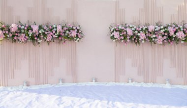 Pembe düğün çiçeği arka planı ve düğün dekorasyonu 