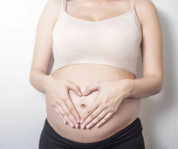 Close Zwangere Vrouw Verwacht Een Baby — Stockfoto