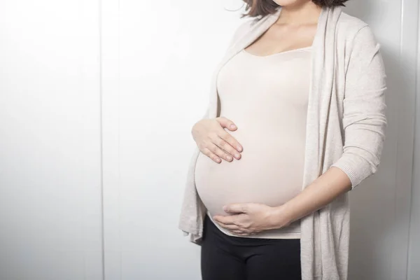 Cerca Mujer Embarazada Esperando Bebé — Foto de Stock