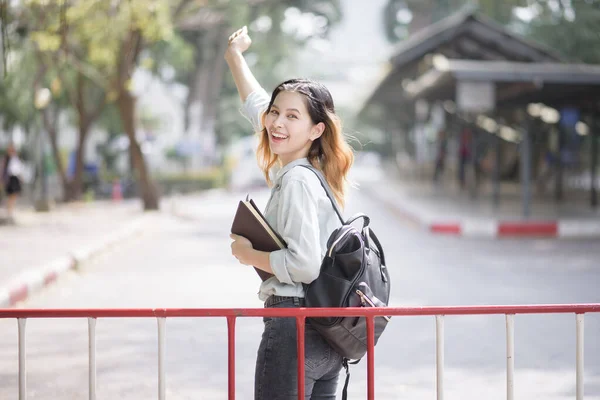 Gelukkig Jong Aziatisch Universiteit Student — Stockfoto