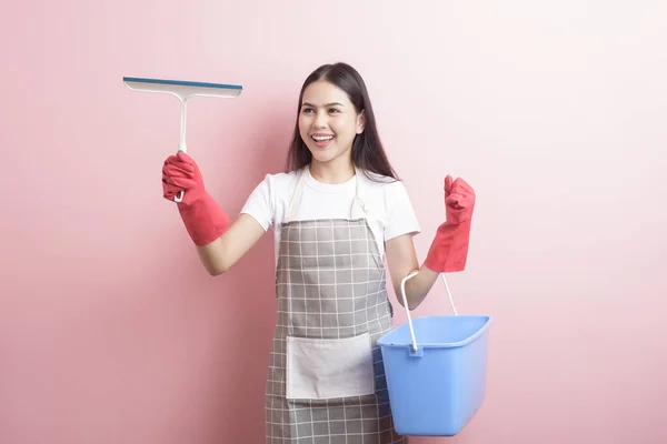 Mooie Vrouw Huishoudster Portret Roze Achtergrond — Stockfoto