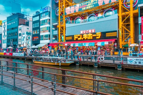 大阪市 2019 06大阪の有名なショッピングセンター 道頓堀 を歩いている人たち — ストック写真