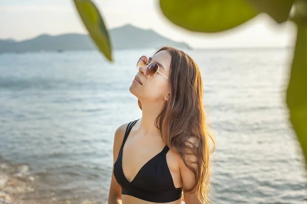 Hermosa Mujer Bikini Negro Relajante Playa Concepto Verano — Foto de Stock