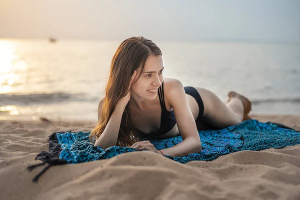 Beautiful Woman Black Bikini Lay Beach — Stock Photo, Image