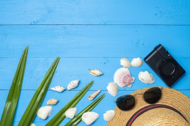 Mavi ahşap arka plan, yaz konsepti 