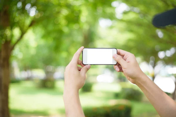 Hombre Sostiene Teléfono Celular Verde — Foto de Stock