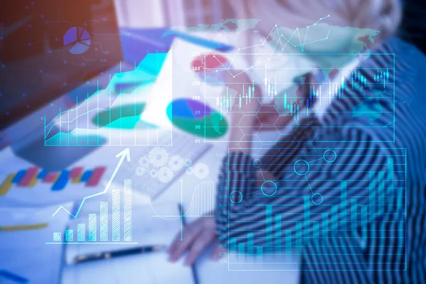 Nahaufnahme Geschäftsleute Sind Analyse Geschäftsbericht Mit Digitalen Virtuellen Bildschirm Business — Stockfoto