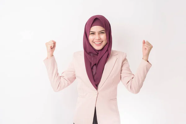 Schöne Geschäftsfrau Mit Hijab Porträt Auf Weißem Hintergrund — Stockfoto