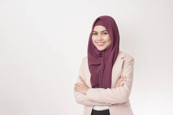 Krásná Obchodní Žena Hidžábským Portrétem Bílém Pozadí — Stock fotografie