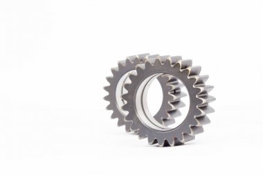 Gears ile dişlerini beyaz bir arka plan üzerinde meşgul küçük grup.