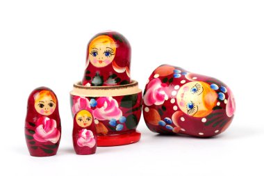 geleneksel Rusça matryoshka bebek beyaz arka plan üzerinde