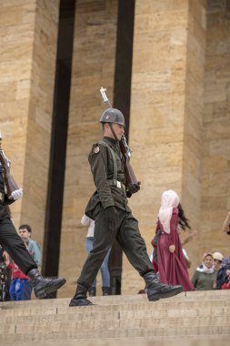 Ankara, Türkiye - 10 Mayıs 2017: Ankara 'da Anitkabir, Nöbet Töreni, Türkiye' de güzel bir yaz günü