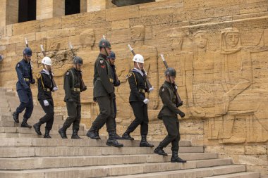 Ankara, Türkiye - 10 Mayıs 2017: Ankara 'da Anitkabir, Nöbet Töreni, Türkiye' de güzel bir yaz günü