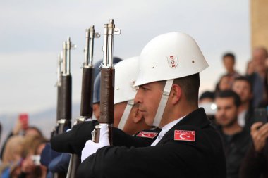 Ankara, Türkiye - 10 Mayıs 2017: Ankara 'da Anitkabir, Nöbet Töreni, Türkiye' de güzel bir yaz günü