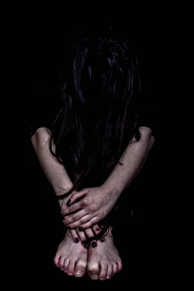 Black Alone Ground Battered Woman — Stock Photo, Image